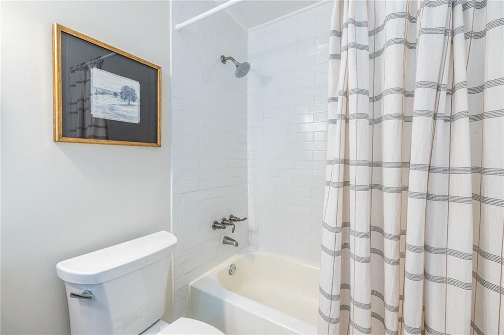 Image 25 of property listing at 2483 Greenglade Road NE, Atlanta, GA 30345