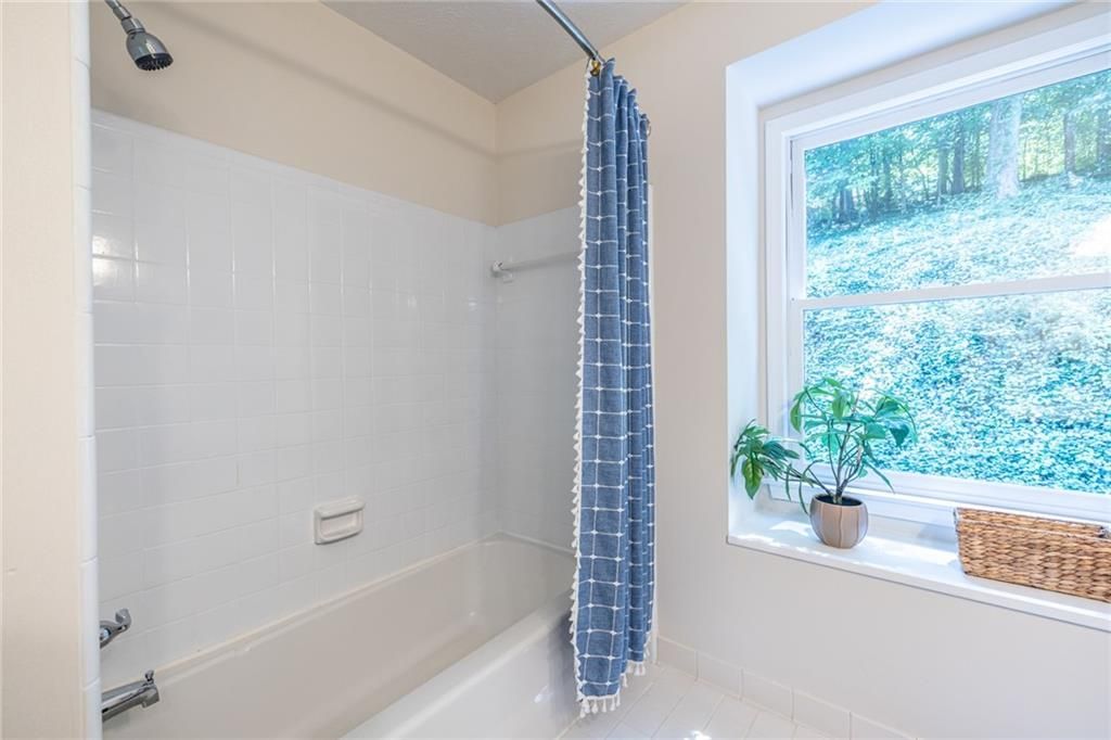 Image 33 of property listing at 2483 Greenglade Road NE, Atlanta, GA 30345