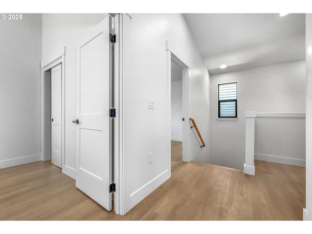 10731 Ne FREMONT St, Portland, OR 97220