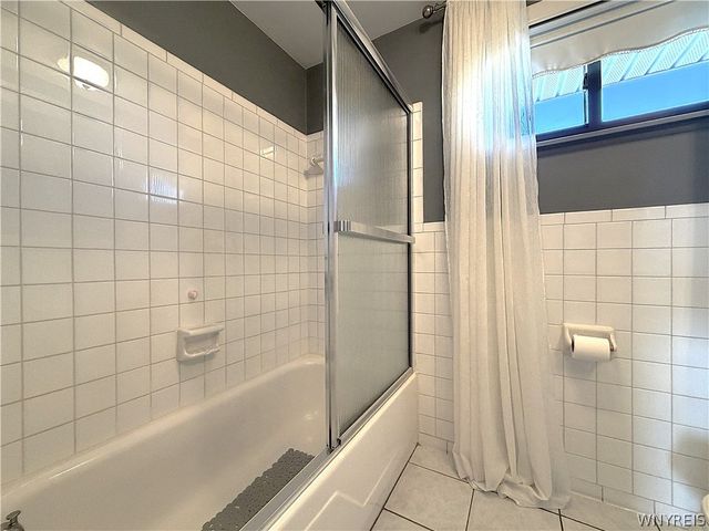 221 Greenmeadow Drive, West Seneca, NY 14224