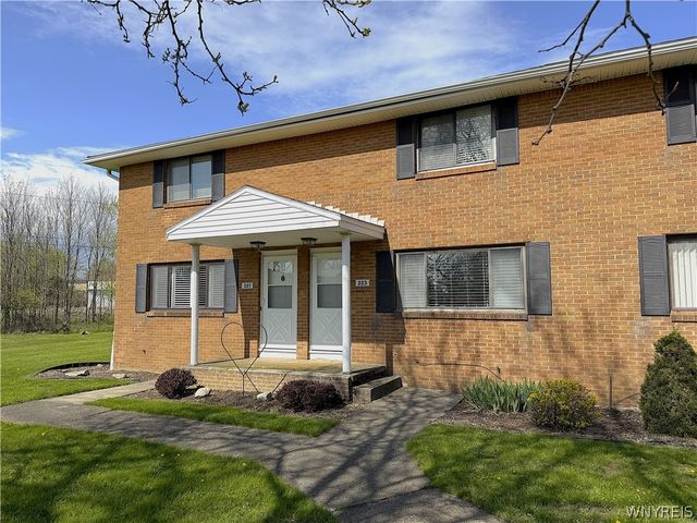 221 Greenmeadow Drive, West Seneca, NY 14224