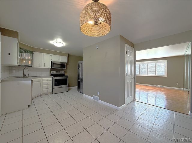 221 Greenmeadow Drive, West Seneca, NY 14224