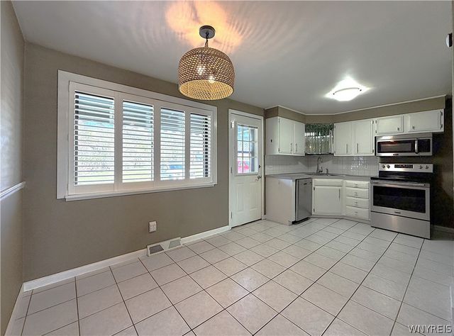 221 Greenmeadow Drive, West Seneca, NY 14224