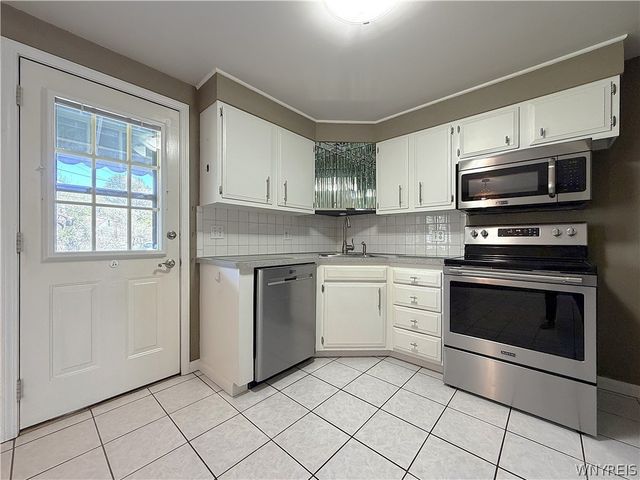 221 Greenmeadow Drive, West Seneca, NY 14224