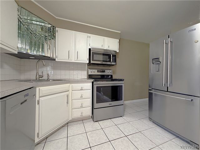 221 Greenmeadow Drive, West Seneca, NY 14224