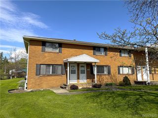 221 Greenmeadow Drive, West Seneca, NY 14224