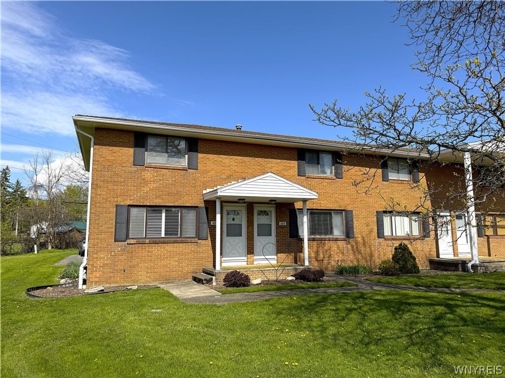221 Greenmeadow Drive, West Seneca, NY 14224
