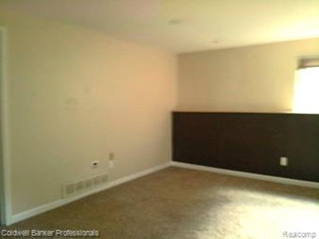 3225 Oakridge Drive, Highland, MI 48356