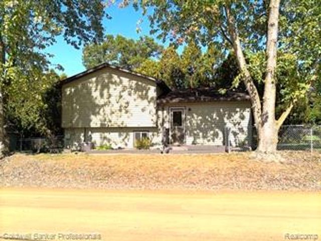 3225 Oakridge Drive, Highland, MI 48356