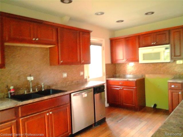 3225 Oakridge Drive, Highland, MI 48356
