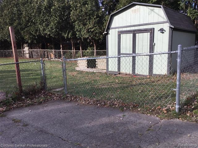 3225 Oakridge Drive, Highland, MI 48356