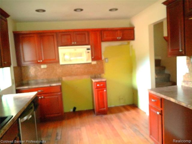 3225 Oakridge Drive, Highland, MI 48356