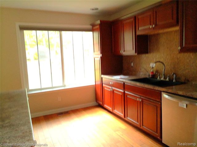 3225 Oakridge Drive, Highland, MI 48356