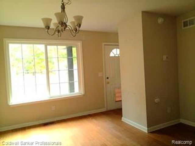 3225 Oakridge Drive, Highland, MI 48356