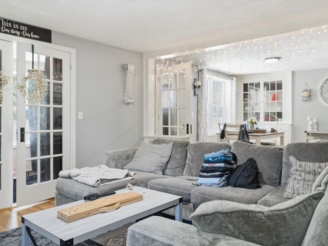 9 COUNTY Street, Seekonk, MA 02771