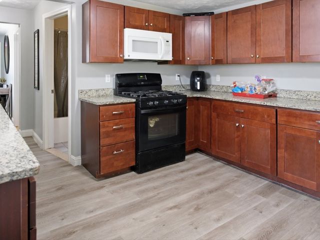 9 COUNTY Street, Seekonk, MA 02771