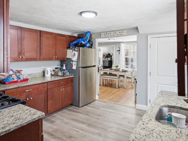 9 COUNTY Street, Seekonk, MA 02771