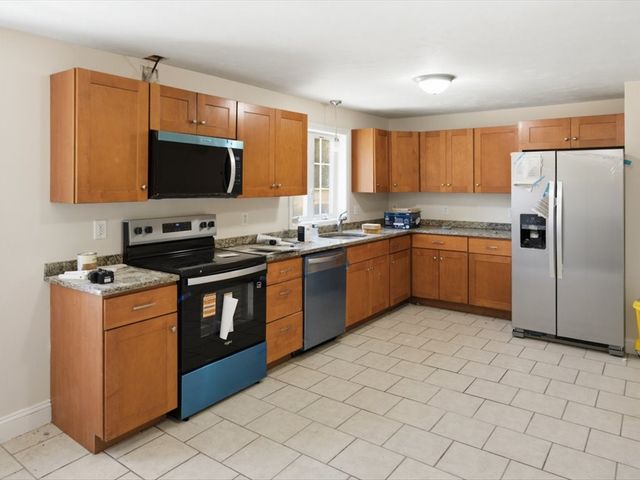 9 COUNTY Street, Seekonk, MA 02771