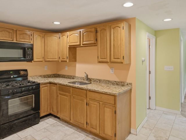 9 COUNTY Street, Seekonk, MA 02771