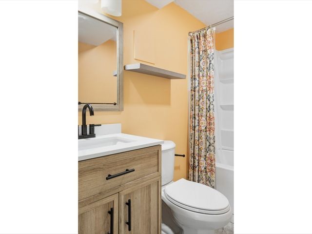 9 COUNTY Street, Seekonk, MA 02771