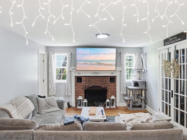 9 COUNTY Street, Seekonk, MA 02771