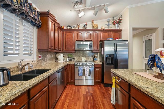 1825 W DESERT HILLS Drive, San Tan Valley, AZ 85144