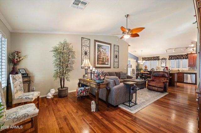 1825 W DESERT HILLS Drive, San Tan Valley, AZ 85144