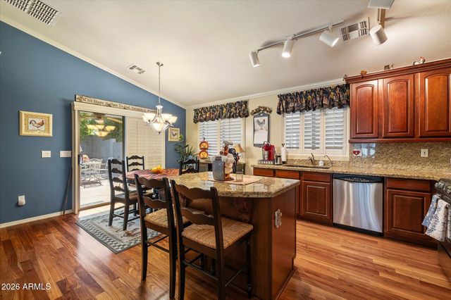 1825 W DESERT HILLS Drive, San Tan Valley, AZ 85144