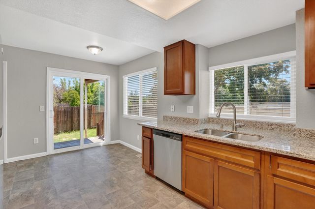 167 Creekside Cir, Sacramento, CA 95823