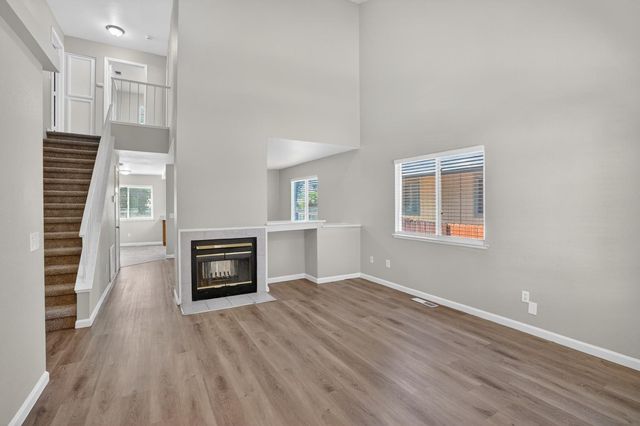 167 Creekside Cir, Sacramento, CA 95823
