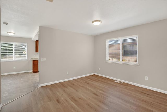 167 Creekside Cir, Sacramento, CA 95823
