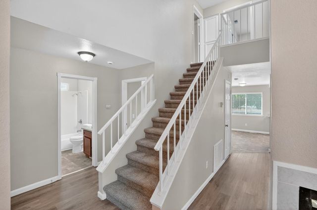 167 Creekside Cir, Sacramento, CA 95823