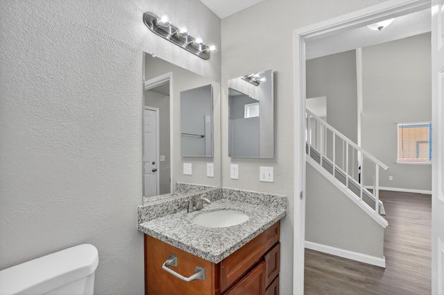 167 Creekside Cir, Sacramento, CA 95823
