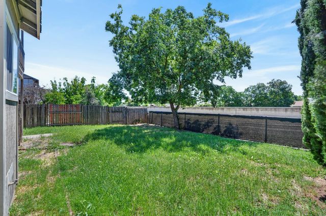 167 Creekside Cir, Sacramento, CA 95823