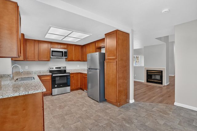167 Creekside Cir, Sacramento, CA 95823
