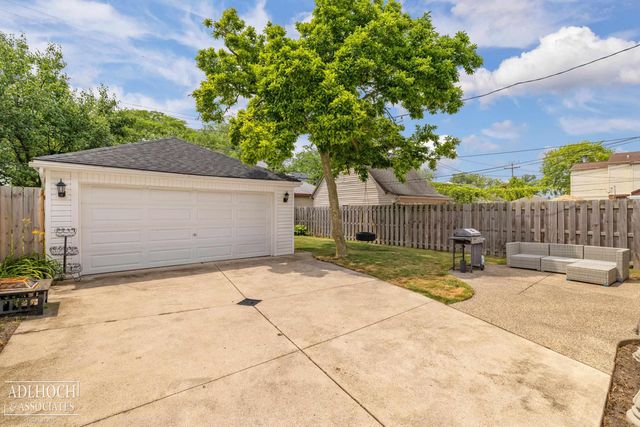 423 Moran Road, Grosse Pointe Farms, MI 48236