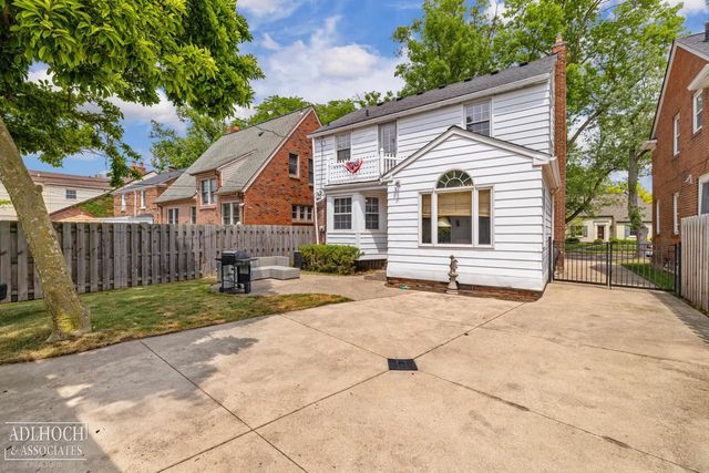 423 Moran Road, Grosse Pointe Farms, MI 48236