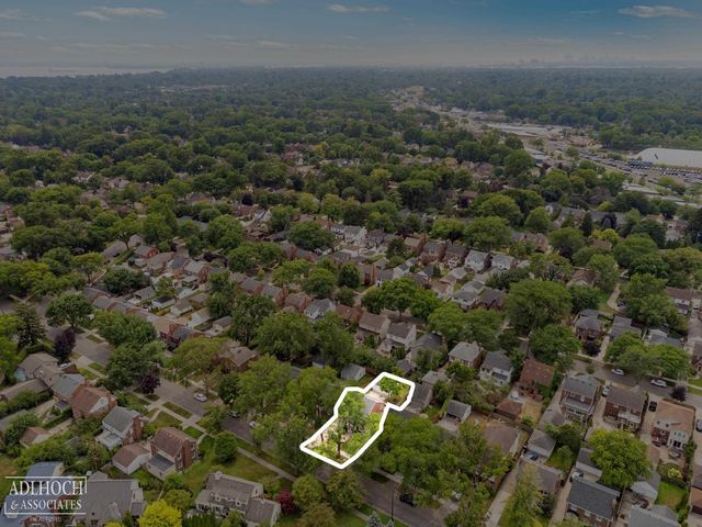 423 Moran Road, Grosse Pointe Farms, MI 48236