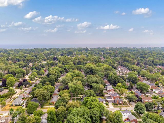 423 Moran Road, Grosse Pointe Farms, MI 48236