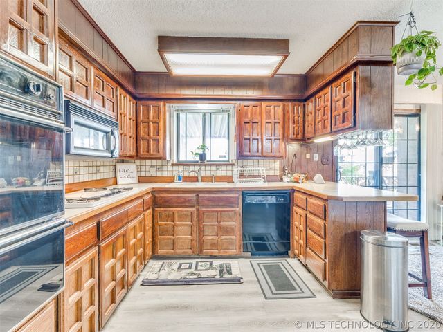 4919 S 94th East Place, Tulsa, OK 74145
