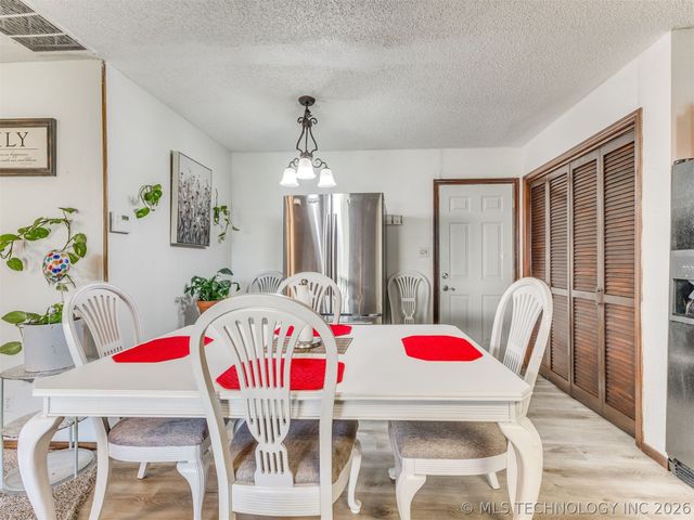 4919 S 94th East Place, Tulsa, OK 74145