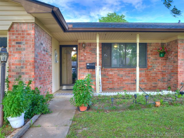 4919 S 94th East Place, Tulsa, OK 74145