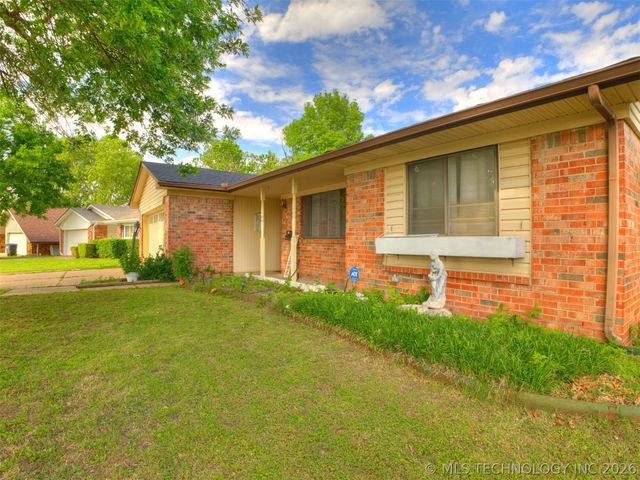 4919 S 94th East Place, Tulsa, OK 74145