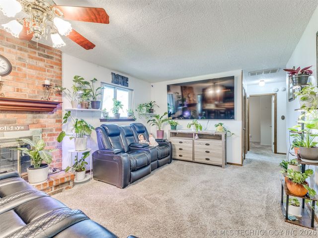4919 S 94th East Place, Tulsa, OK 74145