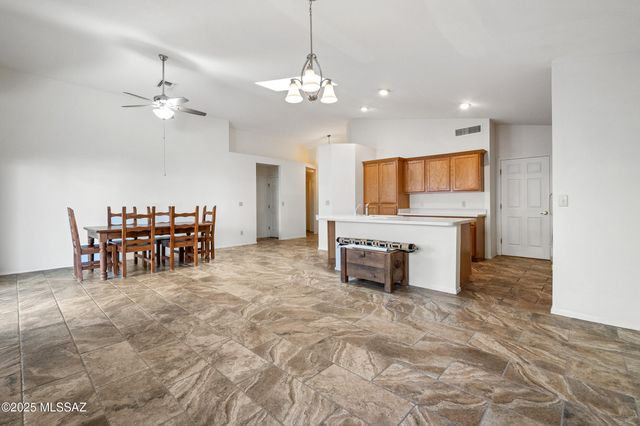 8563 S Dubloon Way, Tucson, AZ 85756