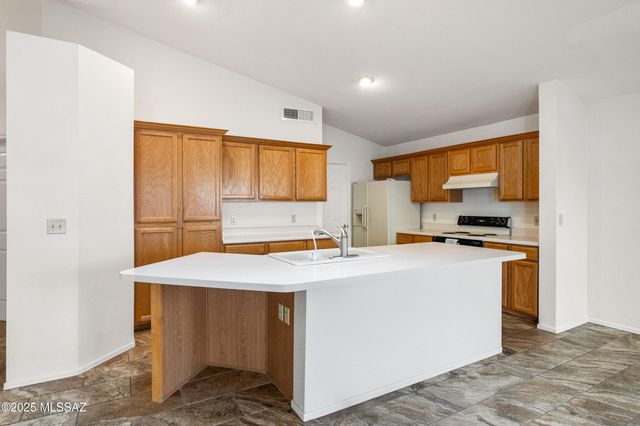 8563 S Dubloon Way, Tucson, AZ 85756