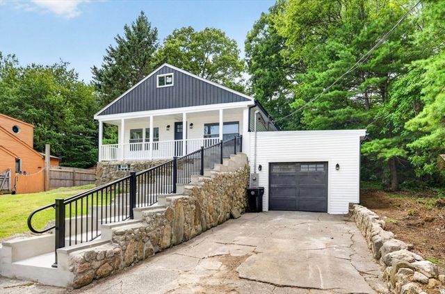 69 Wolcott Ave, Dartmouth, MA 02747