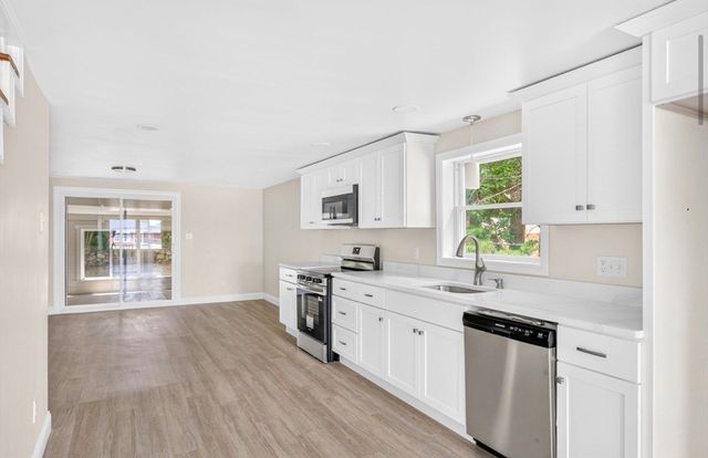 69 Wolcott Ave, Dartmouth, MA 02747