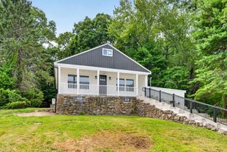 69 Wolcott Ave, Dartmouth, MA 02747