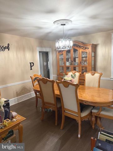 463 BURMONT RD, Drexel Hill, PA 19026